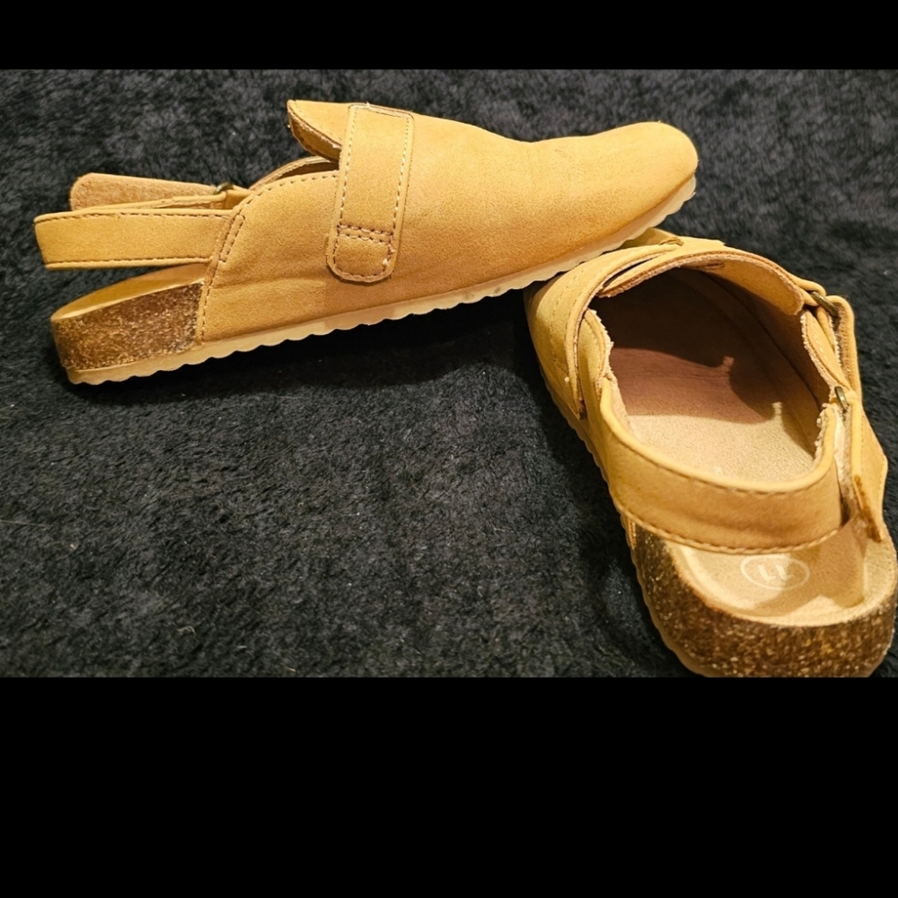 Girls Cat & Jack clogs size 11 - Picture 1 of 4